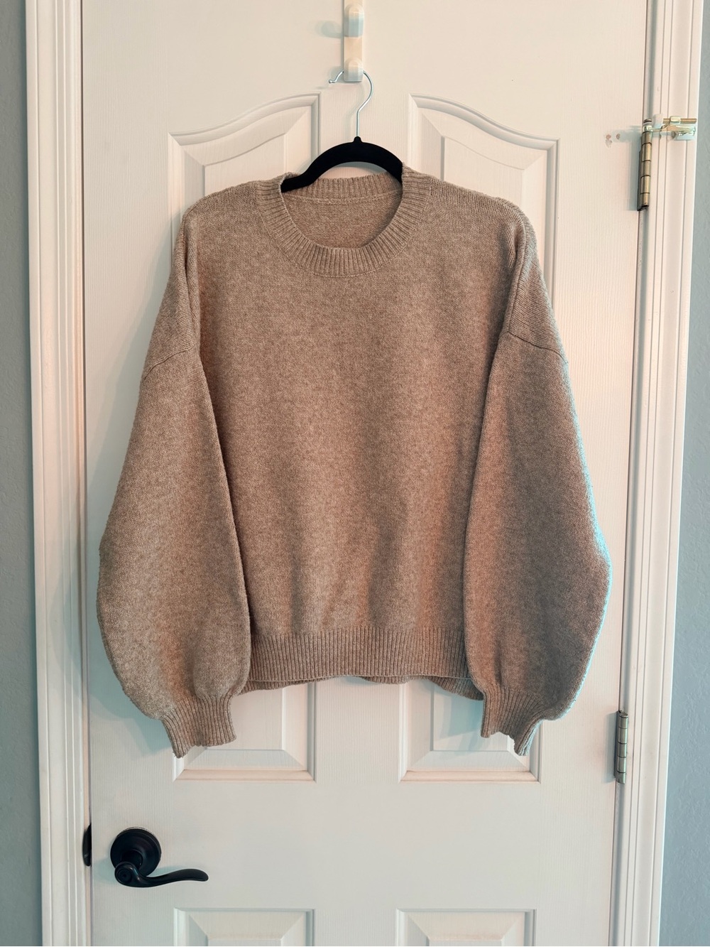 Women's Crewneck Balloon-Sleeve Sweater in Taupe
